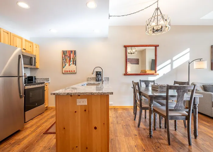 Taylor's Crossing 412